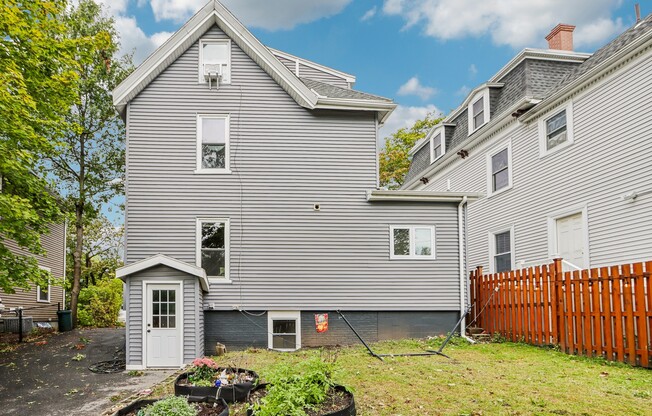 3 beds, 2.5 baths, 1,628 sqft, $3,800