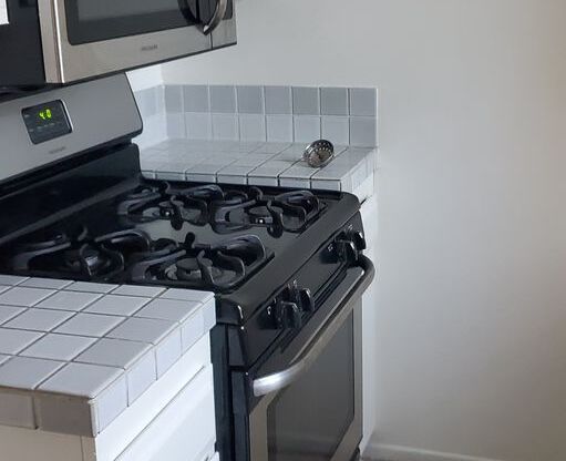 1 bed, 1 bath, $2,250, Unit 106