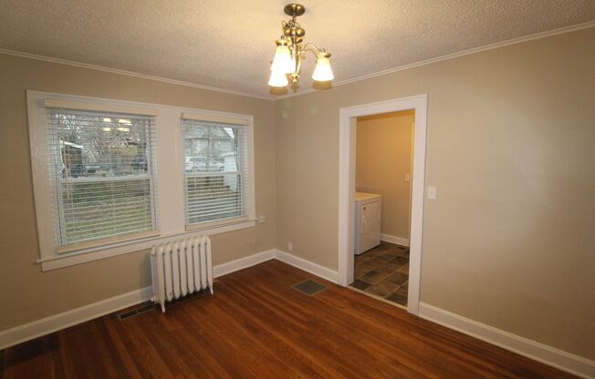 2 beds, 1 bath, $1,350, Unit 4007 BELL STREET