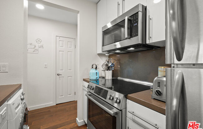 Studio, 1 bath, 500 sqft, $2,780, Unit 215