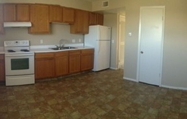 2 beds, 1 bath, 850 sqft, $1,000, Unit 3802