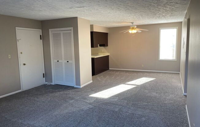 2 beds, 1 bath, 948 sqft, $1,079, Unit 074