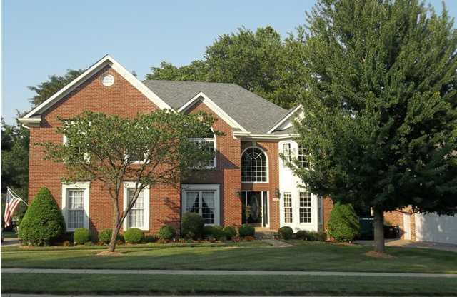 Gorgeous 4 Bedroom 3.5 Bath two story brick home in Lake Forest