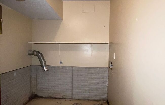 2 beds, 1 bath, $1,050