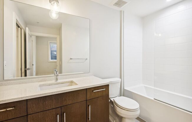 Near NEW 1+1 in NW DC!