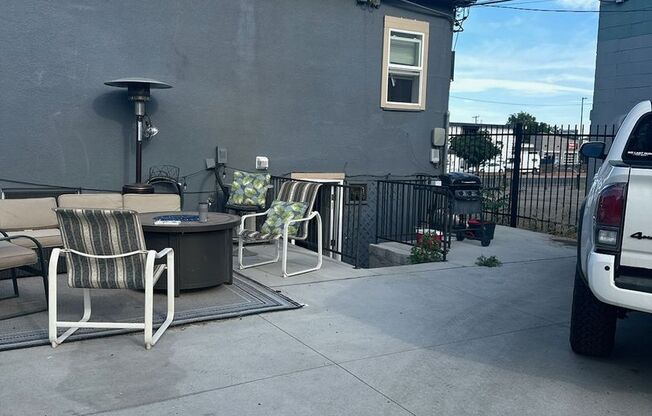 2 beds, 1 bath, 900 sqft, $1,600, Unit 4064 S Broadway unit E