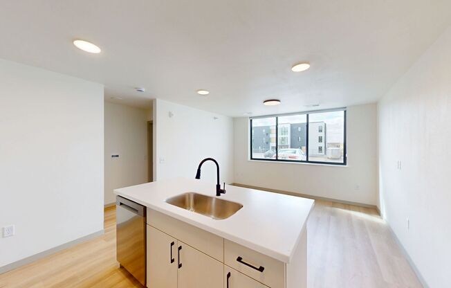 1 bed, 1 bath, 590 sqft, $895, Unit 905-301