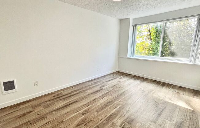 2 beds, 2 baths, 833 sqft, $1,750, Unit 211