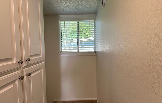 3 beds, 1.5 baths, 1,025 sqft, $2,275, Unit 490004