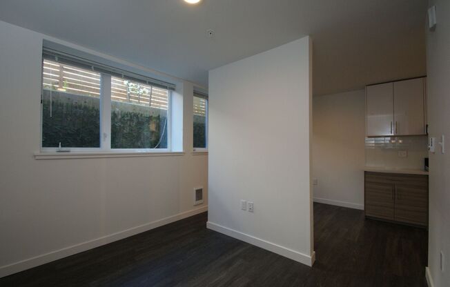 Studio, 1 bath, 356 sqft, $1,395, Unit 11 NEW