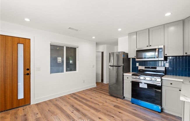901 1/2 MICHELTORENA ST