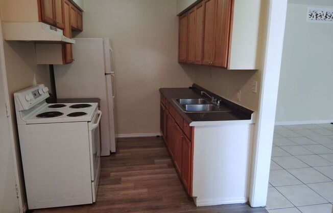 3 beds, 1 bath, 640 sqft, $1,750, Unit 2634 5th St. S.