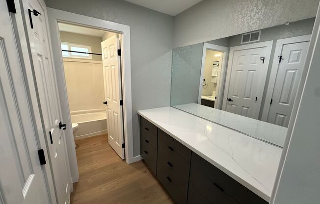 Studio, 1 bath, 400 sqft, $1,990, Unit 4935B