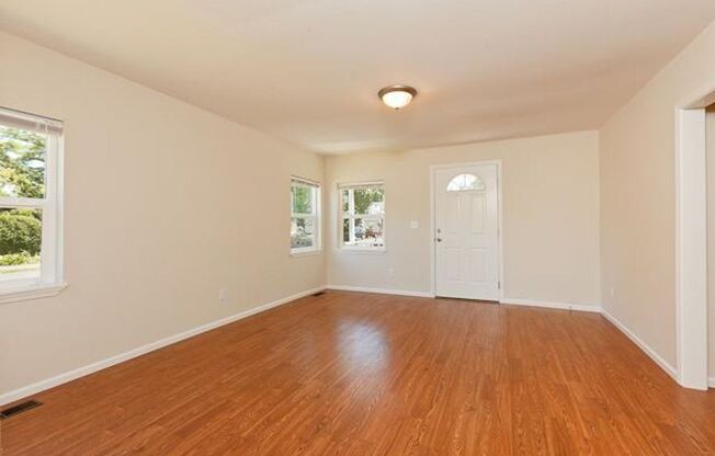 SE Mt Scott - Arleta 2Bd + 1Ba House - Large Fenced Yard, Covered Deck and Washer & Dryer!!