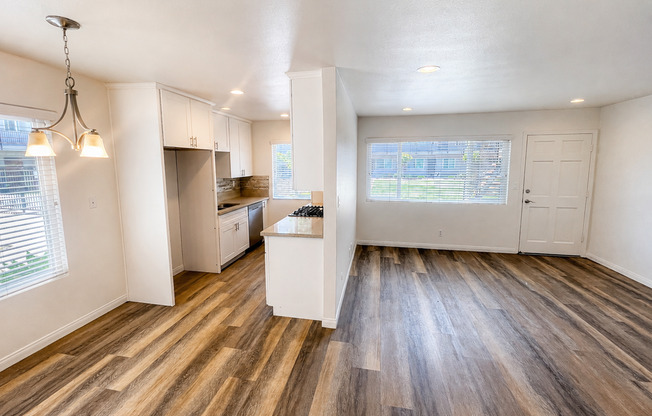 2 beds, 1 bath, $2,500, Unit 110