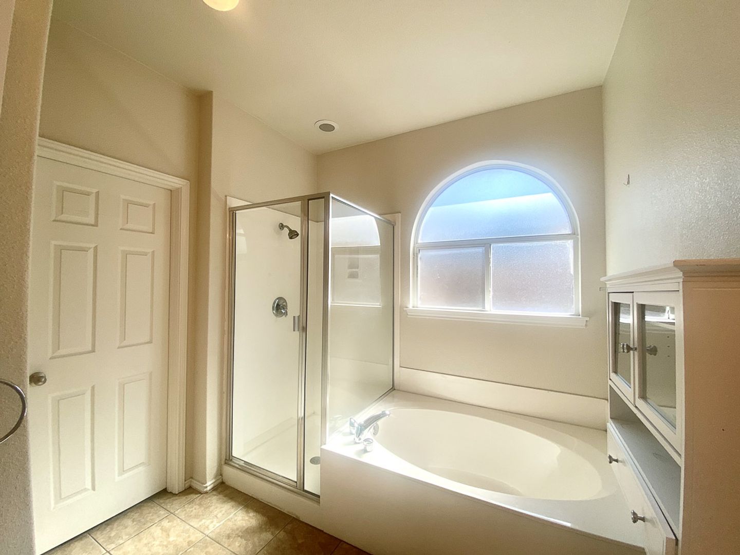 Amazing home with Garage and Backyard 3/2 Yard maintenance included