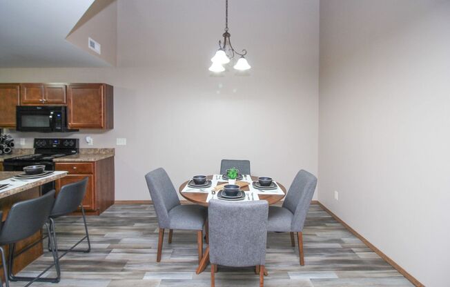 2 beds, 1.5 baths, 1,096 sqft, $1,450, Unit 4015-06