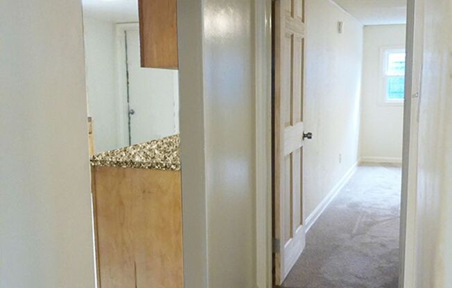 2 beds, 1 bath, $1,000, Unit Beech 715.1