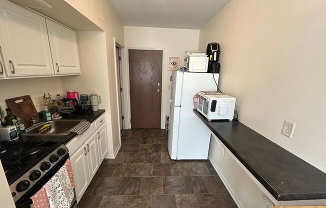 Studio, 1 bath, $750, Unit 213