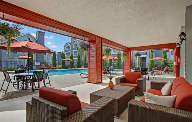 Breckenridge outdoor pool Apartments in Everett, WA