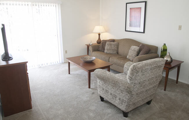 2 beds, 1 bath, 802 sqft, $900, Unit 015F