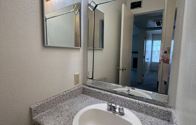 1 bed, 1 bath, 660 sqft, $1,000, Unit 206