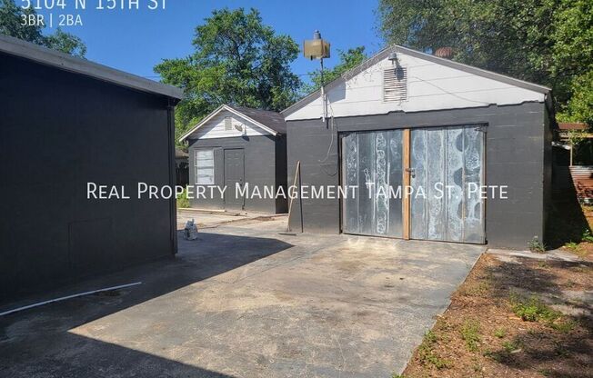 5104 N 15 ST