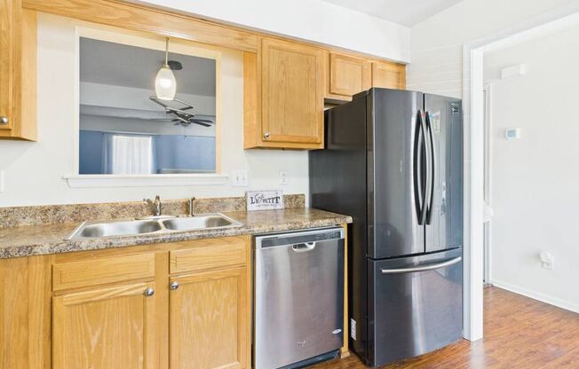 Beautiful 2 Bedroom 2.5 Bathroom Townhome Located in Hampton VA