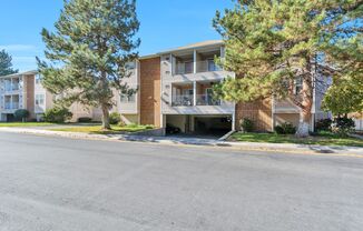 Great Location - Leafy Sandy Condo