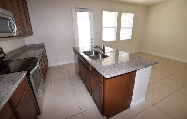 3 beds, 2.5 baths, $2,700, Unit Orange