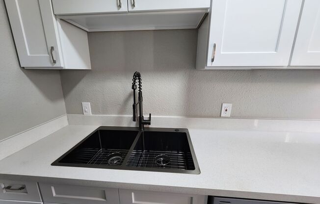 1 bed, 1 bath, 465 sqft, $1,300, Unit 411