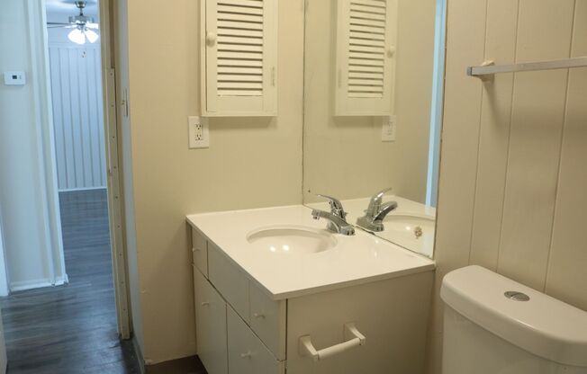 2 beds, 1 bath, 764 sqft, $875, Unit 57B