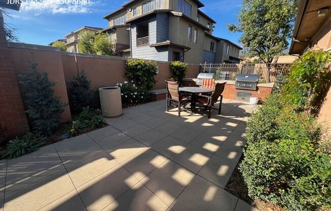 3 beds, 3.5 baths, $3,095, Unit UNIT 6