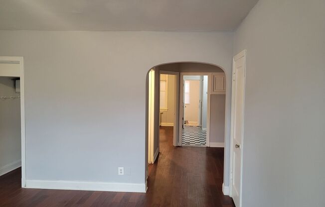 Charming 1 BR/1 BA Apartment in Brentwood!