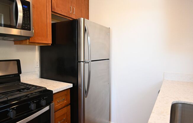 2 beds, 1 bath, $2,700