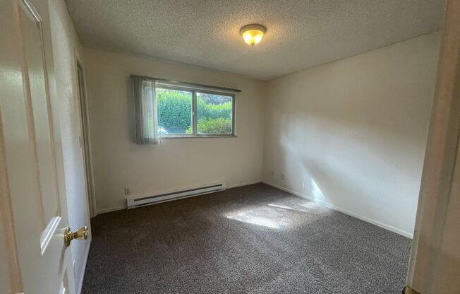 2 beds, 1 bath, $1,050, Unit #9