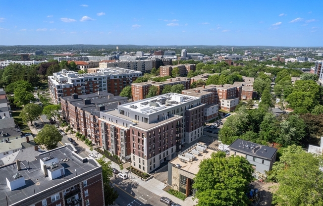 2 beds, 2 baths, 997 sqft, $4,600, Unit 402