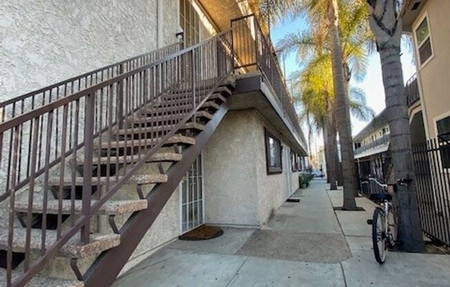 Newly Remodeled Beautiful 1 Bedroom/ 1 bathroom Apartment! With PARKING!