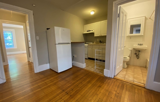 1 bed, 1 bath, 500 sqft, $2,400, Unit 3