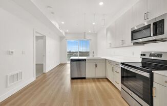 2 beds, 1 bath, $1,350, Unit 304