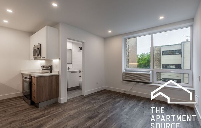 The Ivy: Uptown 2 Bed with In-Unit Laundry & Steps to Foster Beach!