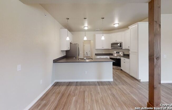 2 beds, 2 baths, $1,600