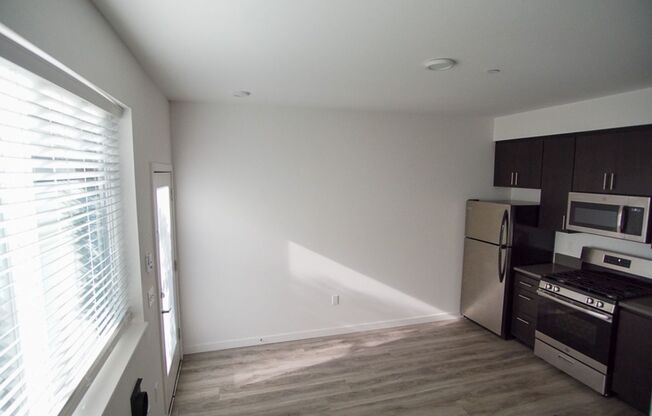 1 bed, 1 bath, $1,375, Unit 25-03