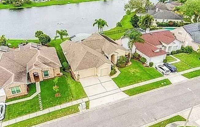 1-Story Beautiful 4 Bedroom, 2 bath Pool/Lake home