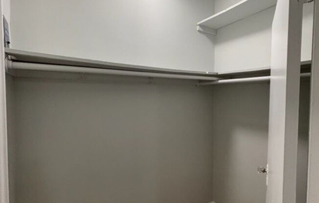 Studio, 1 bath, 300 sqft, $1,700, Unit 602