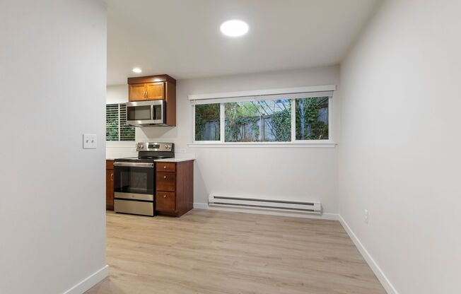 2 beds, 1 bath, 875 sqft, $2,195, Unit 14