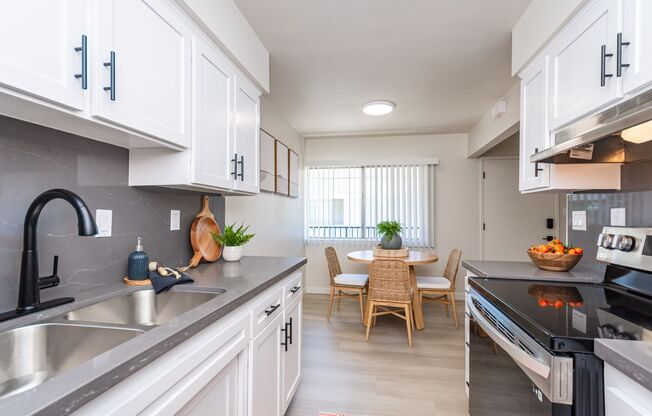 1 bed, 1 bath, 734 sqft, $1,575, Unit 5