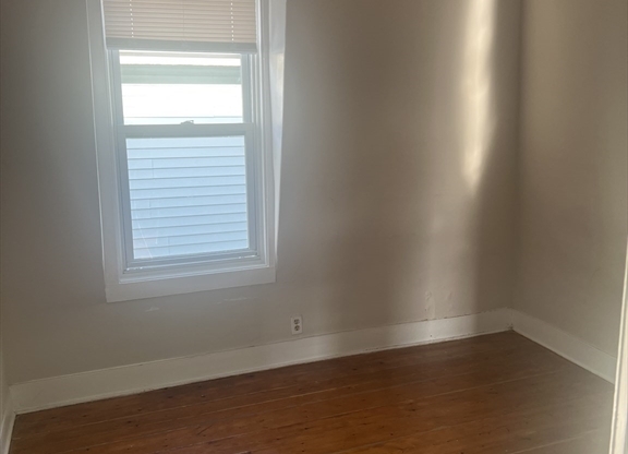 2 beds, 1 bath, 1,000 sqft, $1,600, Unit 2