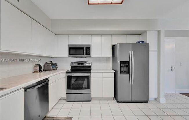 2 beds, 2 baths, $3,500, Unit # 3302
