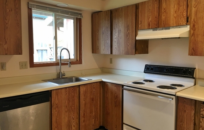 *Coming Soon!* Neat and Tidy 3 Bedroom, 2 Bath Home in West Linn